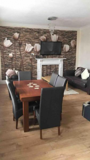 5 bed maisonette central Westkirby